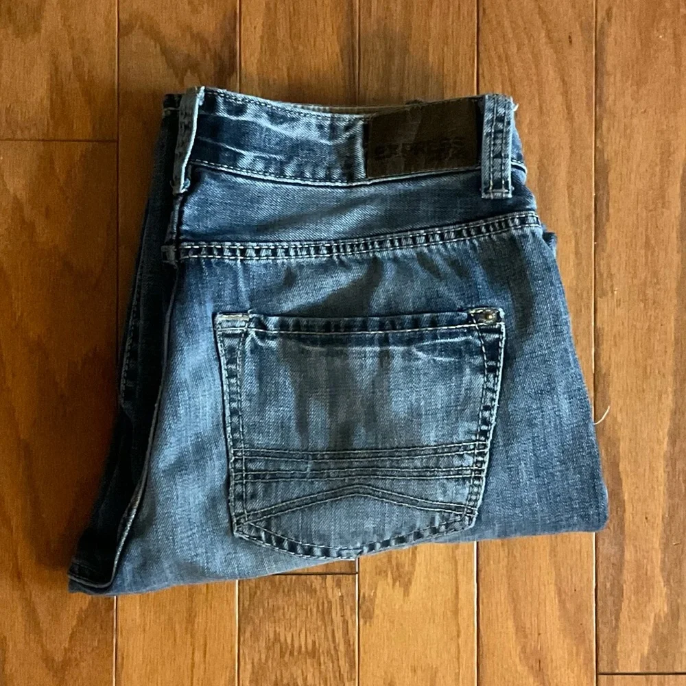 Men’s Express Jeans Loose Fit Zipper 🪰 Blue Jeans!